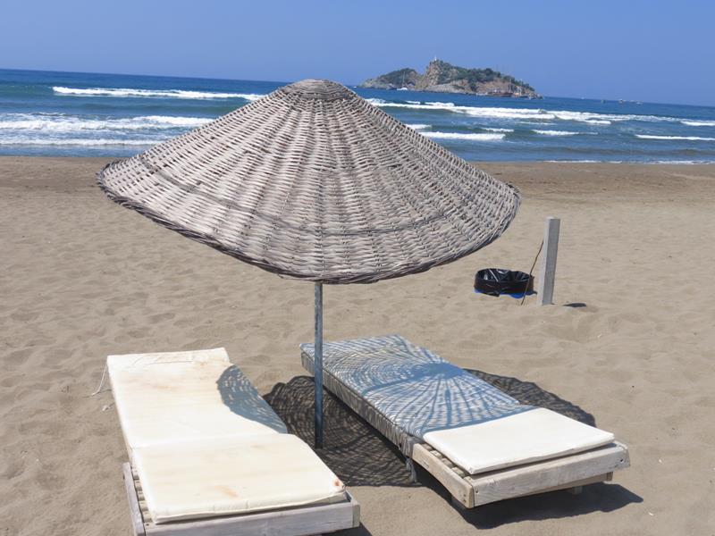 STRANDEN IZTUZU BEACH