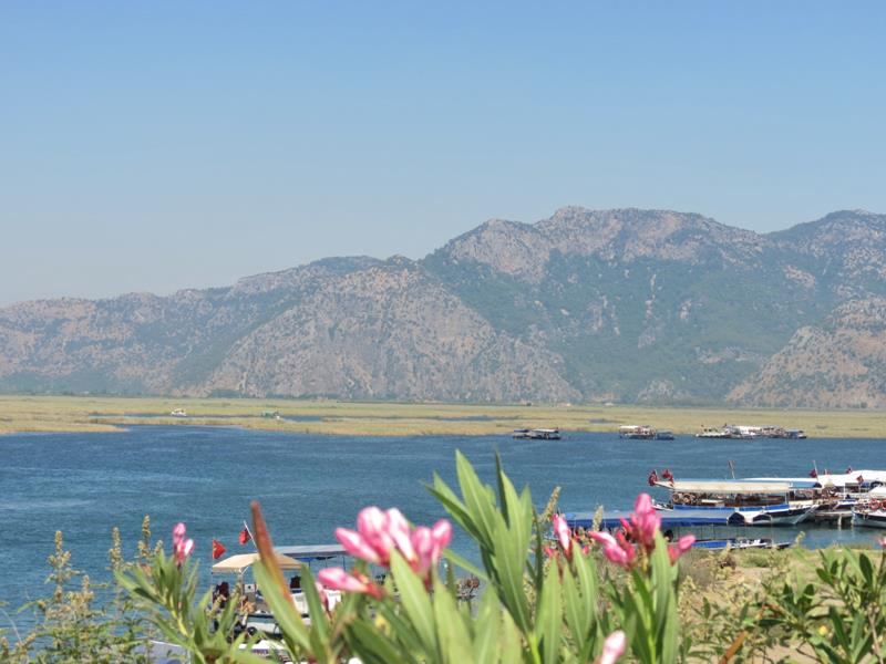 STRANDEN IZTUZU BEACH