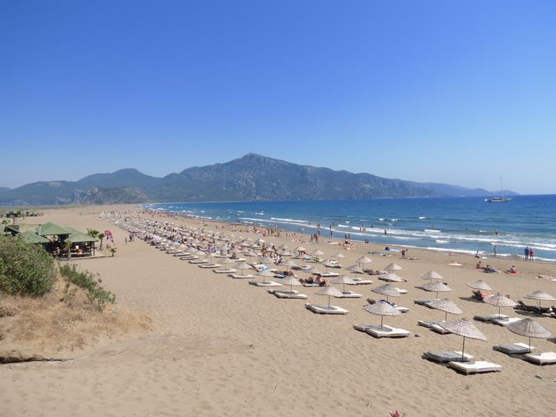 STRANDEN IZTUZU BEACH